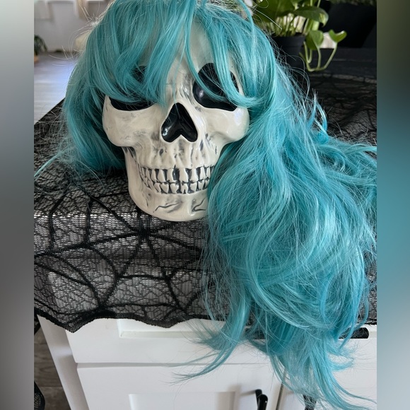 Turquoise Wig - Picture 2 of 7